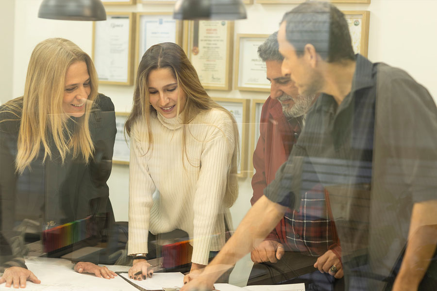 עמוד הבית 2 13 הצוות בפעולה